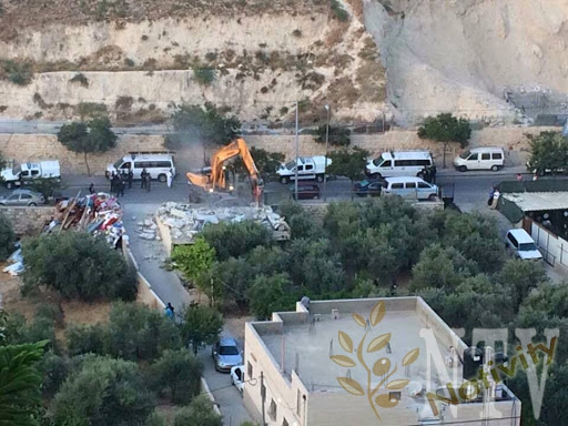 توتر في القدس.. الاحتلال يهدم محلاً تجاريًا في سلوان ومخاوف من عمليات هدم أوسع قادمة واندلاع اشتباكات عنيفة مع السكان..
